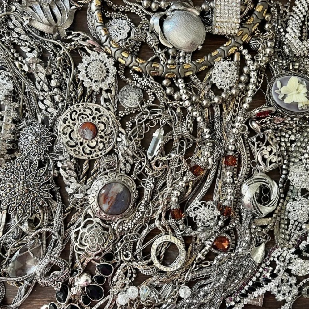 1 LB jewelry Bundle Lot- Mostly wearable~ craft repair~ Jewelry Art - Picture 5 of 6